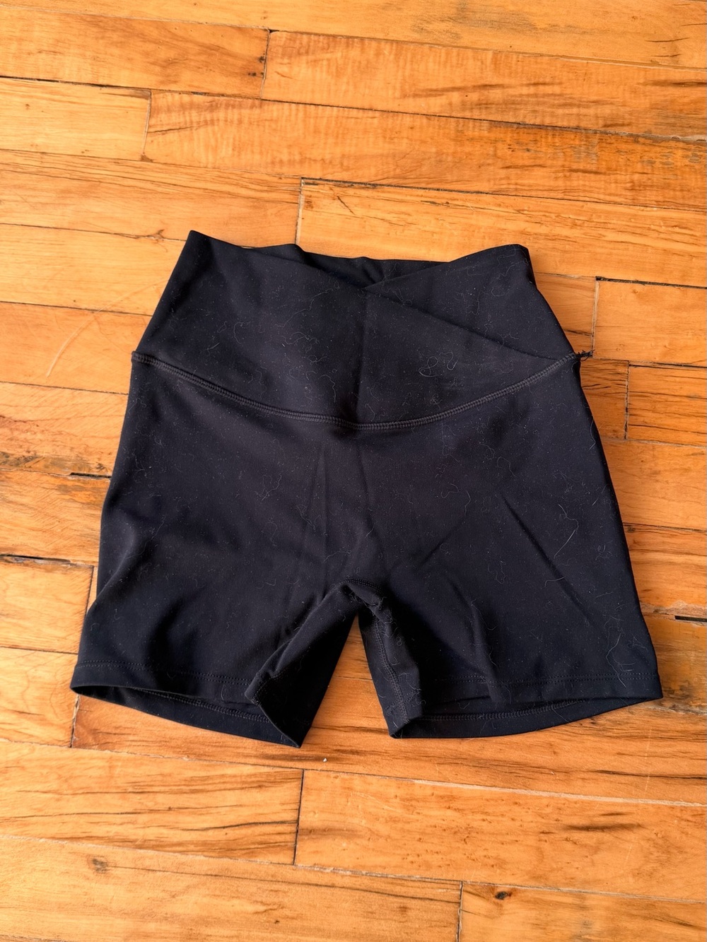 CSB crossover scrunch butt 4” shorts - Picture 3 of 4